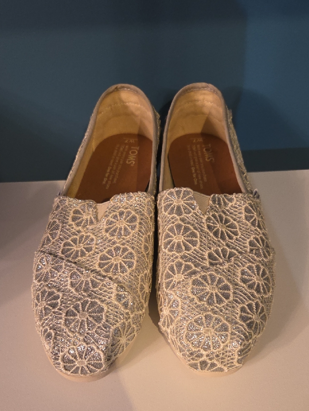 TOMS Women's Cream and Silver Floral Lace Slip-Ons